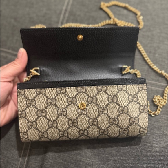 Authentic Gucci Black Leather and Tan GG Clutch
Gucci Marmont - Picture 4 of 8